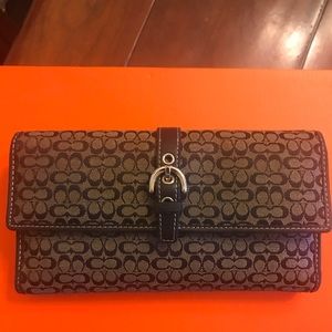 Pre Owned Authentic Coach Wallet Large